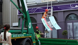 Poppy-sees-the-salon-s-been-bought-54827 w650