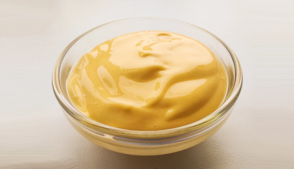 Сырный соус на прозрачном фоне. Сырный соус это. Сырный соус в соуснике. Сырный соус пармезан. Сырный соус это.