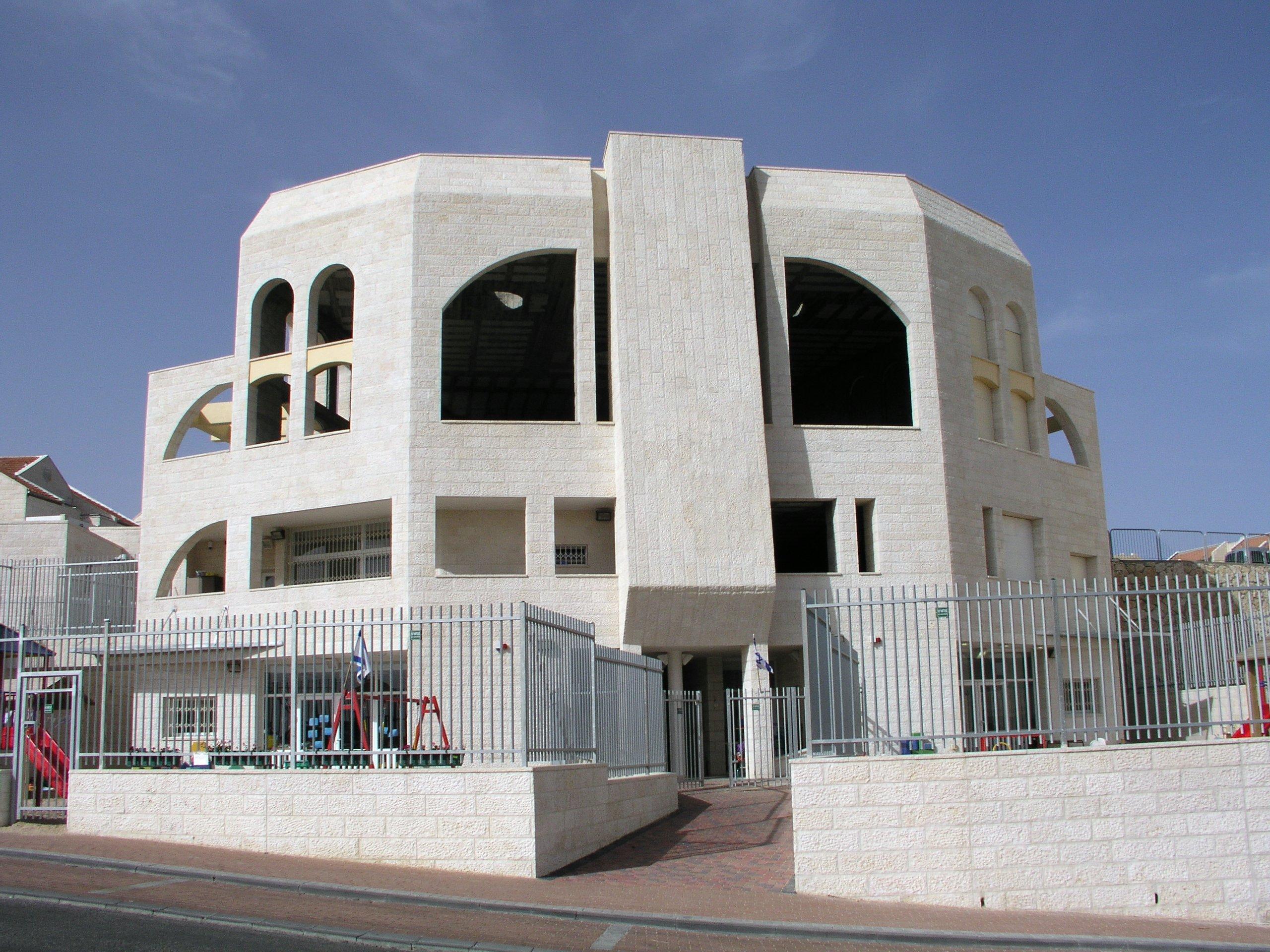 Beit Knesset Zayit Ra'anan - The Arline Selechnik Synagogue