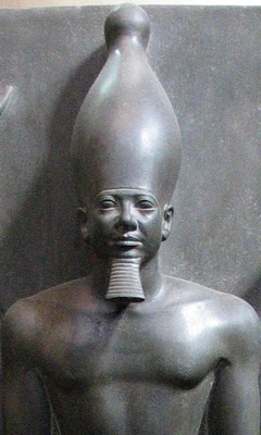 Greywacke statue of Menkaure at the . (CC BY-SA 3