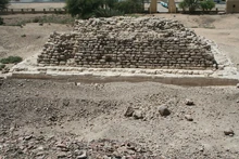 The Pyramid of Zawyet el-Maiyitin in 2006. (CC BY-SA 3