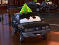 Alexander con un gorro de fiesta.