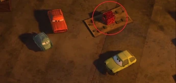 Leland aplastado en forma de un cubo.