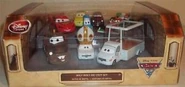 Lanzamiento de Disney Store con el Papamovil, Mate, Rayo McQueen, Luigi, Guido, Tío Topolino, Francesco Bernoulli