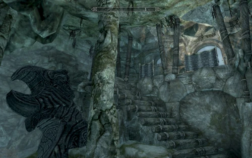 Вид внутри пещеры.