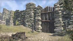 Il Muro di Varen venne costruito per separare la Costa d'Oro interna dal resto della Provincia, straziata dalla guerra.