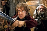 Bilbo dentro del oro de Smaug