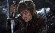 Bilbo y su espada en el Bosque Negro