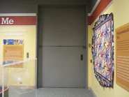 Very big vertical bi-parting doors