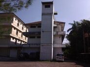 The exterior shaft of the Indolift elevator in Gotong Royong Hospital, Surabaya (Credit to YouTube user Reza Tanaka).