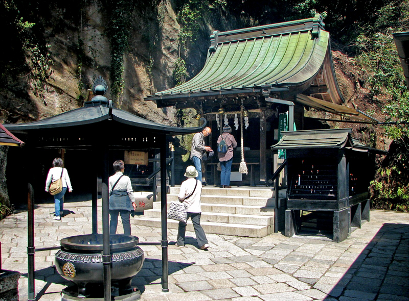 霊壇  Zeniarai Benzaiten Ugafuku Shrine | Elfen Lied Wiki | Fandom