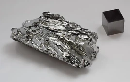 Molybdenum-crystaline-fragment