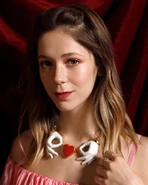 Cayetana season5 pink.jpg (347 KB)