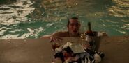 Valerio in the pool at House of House of Ávalos S03E02