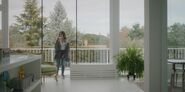 Lu at her house S01E02