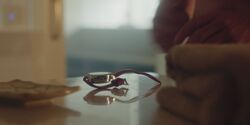 Teo's red watch S01E05