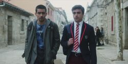 Omar and Samuel walking together S01E01 (2)