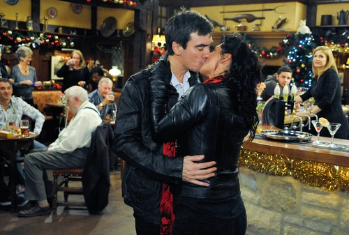 Cain and Moira announce their relationship by kissing in the pub on New Year's Eve 2012