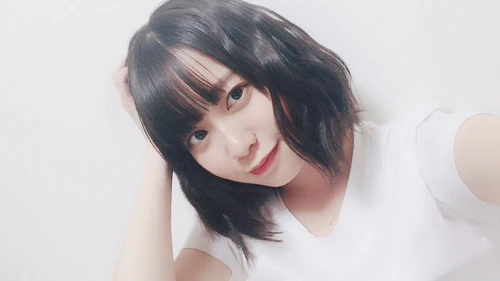 Tomoriru taking a selfie after changing to an "Exquisite Wave" hairstyle #1