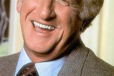 File:Bob Uecker.jpg - Wikipedia