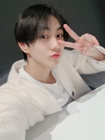 Jungwon-Twitter-Update-220402-5.jpg (301 KB) Twitter April 2, 2022