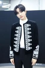 Jungwon weverse update 210312 4.jpg (453 KB) Weverse March 12, 2021