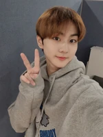 Jungwon weverse update 210430 3.jpg (669 KB) Weverse April 30, 2021