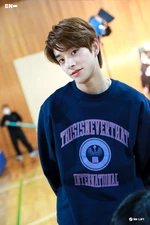 Weverse Magazine Shooting Sketch #1