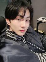 Jungwon Weverse 220429 (3).jpeg (338 KB) Weverse April 29, 2022