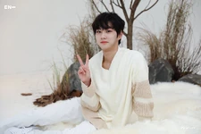 Jungwon seasons greeetings 2021 sketch 3.jpg (110 KB) Season's Greetings Shooting Sketch #3