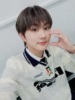 Jungwon Weverse 220805 (1).jpeg (256 KB) Weverse August 5, 2022