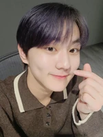 Jungwon-Weverse-Update-220302-3.jpg (466 KB) Weverse March 2, 2022
