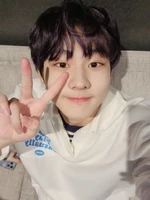 Jungwon-Weverse-Update-220303-3.jpg (387 KB) Weverse March 3, 2022