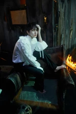 DARK BLOOD HALF Jungwon 5.jpg (1.18 MB) DARK BLOOD #11 HALF ver. #5