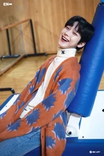 Sunoo weverse magazine 6.jpg (280 KB) Weverse Magazine Shooting Sketch #1