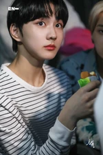 Jungwon weverse update 210316 3.jpg (408 KB) Weverse March 16, 2021 (photographed by NI-KI)