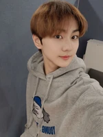 Jungwon weverse update 210430 4.jpg (553 KB) Weverse April 30, 2021