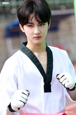 Jungwon seasons greeetings 2021 sketch 1.jpg (205 KB) Season's Greetings Shooting Sketch #1