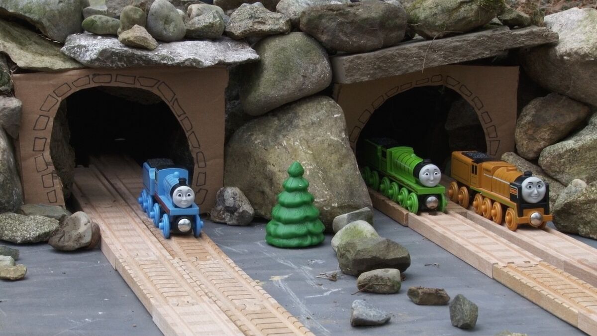 Thomas wooden railway henry's tunnel outlet