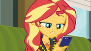 EG COYA02 Sunset Shimmer bierze telefon Twilight