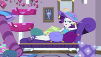 Rarity with multiple throw pillows EGDS43