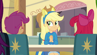 Applejack clapping her hands.