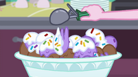 Pinkie Pie scooping a lot of ice cream in the bowl SS15