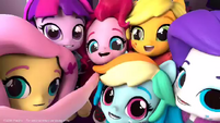 Equestria Girls Minis taking a selfie EGM4