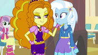 Adagio Dazzle singing next to Trixie EG2