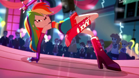 Rainbow Dash starts to breakdance SS3