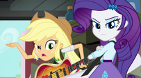 Applejack criticizes Rainbow's "five-minute guitar solo" EG2