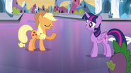 EG Applejack uspokaja Twilight