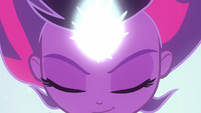 A luminescent horn appearing on Sci-Twi's forehead EG3