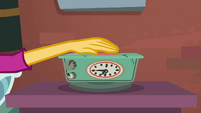 Sunset Shimmer presses the snooze button SS6